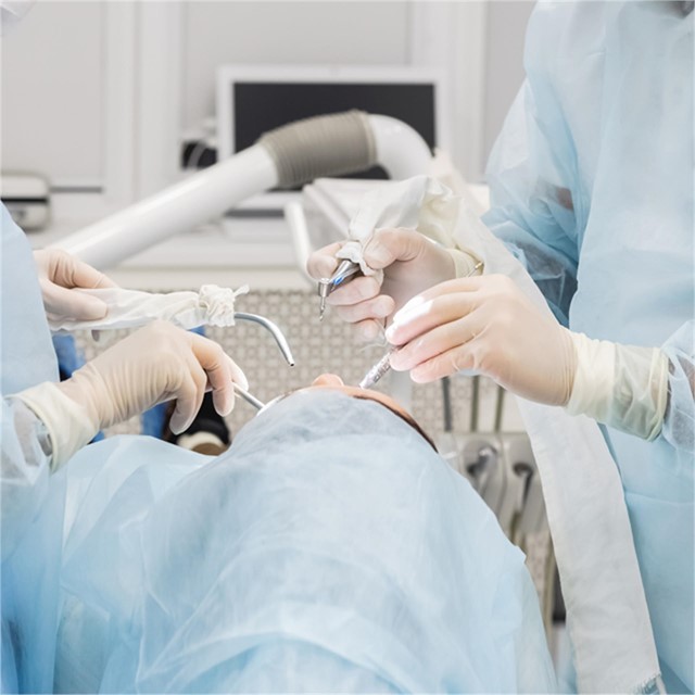 Cirugía oral en la Clínica Dental A. Casas Manso
